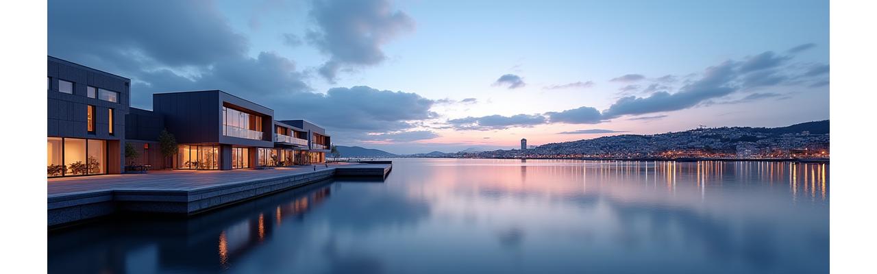 Moderne finansbygning i Oslo sentrum med utsikt over fjorden ved solnedgang
